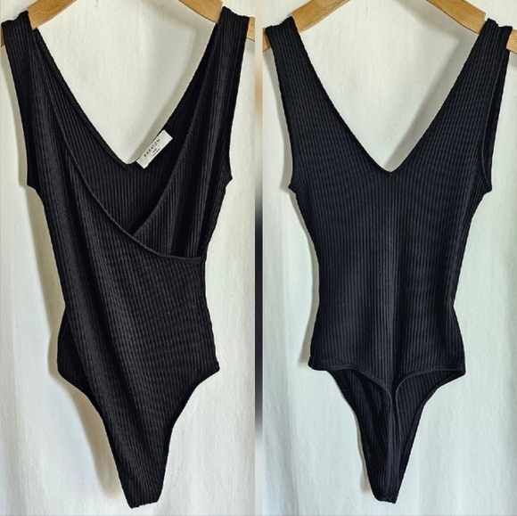 🇨🇦 Aritzia Babaton Black Sleeveless Faux Wrap Rib Bodysuit - Picture 11 of 13